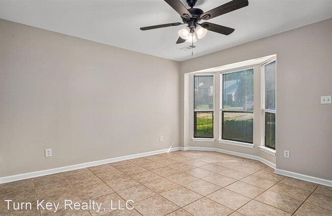 Building Photo - 2 br, 1.5 bath House - 2475 Hampstead Drive