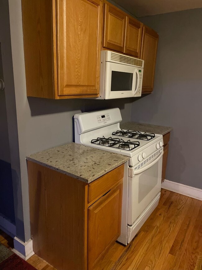 Building Photo - 264 Peck St