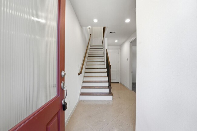 Foto del edificio - Awesome Two Story town home located in the heart of the city!