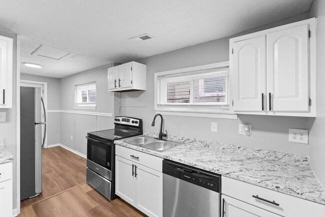 Foto del edificio - 2707 Woodland Ave