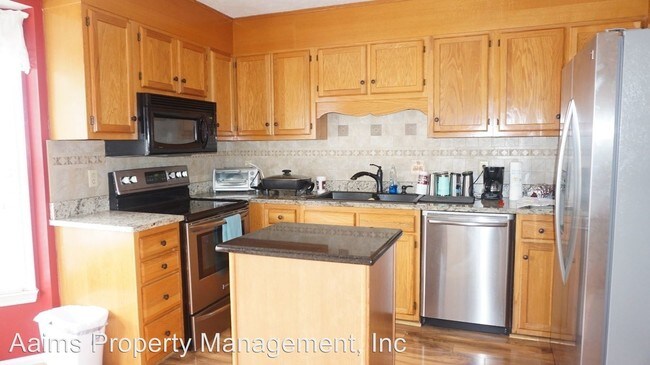 Building Photo - 5617 Par Ct