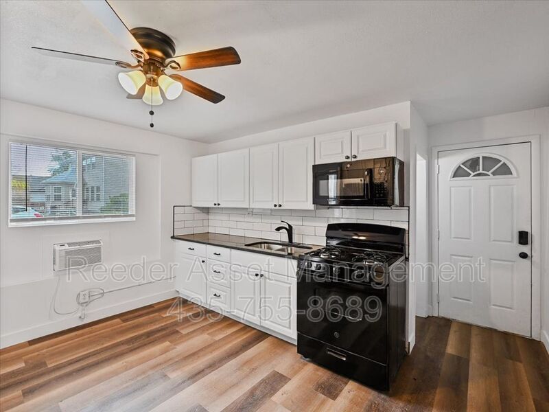 Primary Photo - 715 E Parker Ln