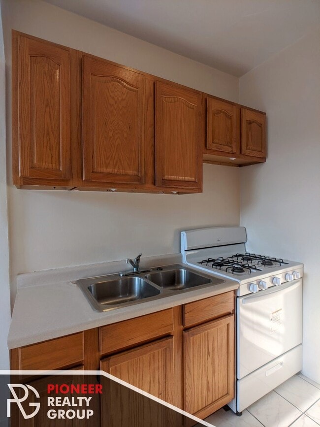 Building Photo - 4846 N Damen Ave