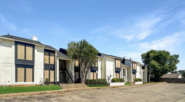 Building Photo - Sunset Villas