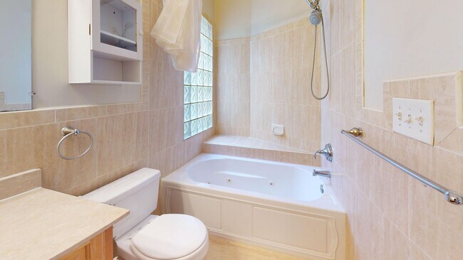 Foto del edificio - Unique Vaulted Ceilings One Bedroom One & ...