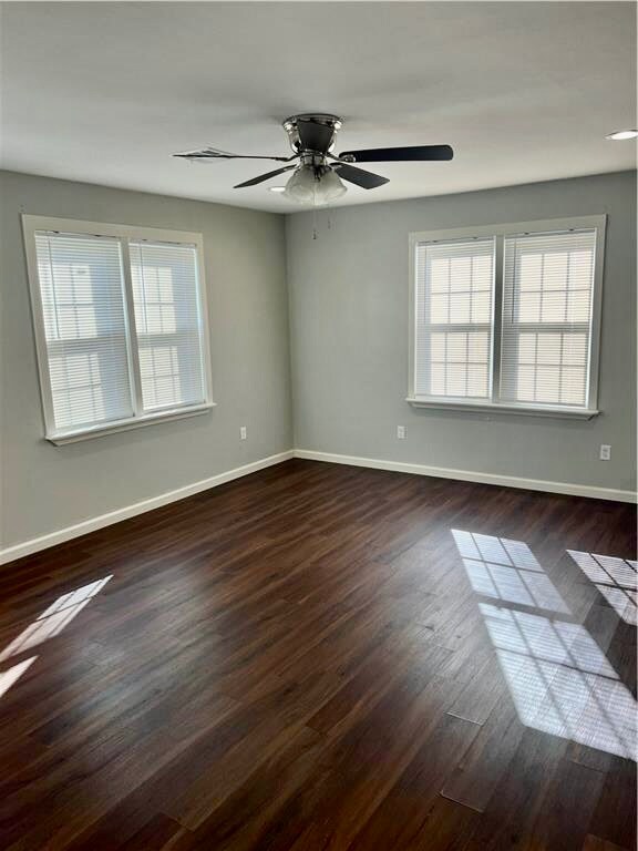 Building Photo - 3924 Thomas Dr