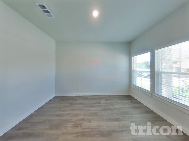 Building Photo - 341 Sun Harvest Dr