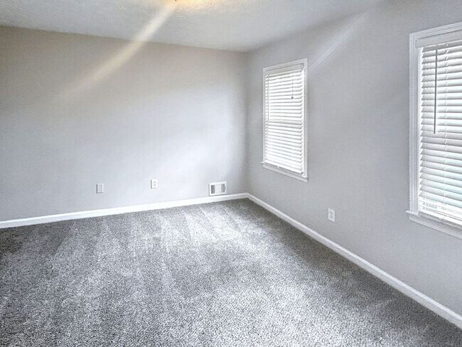 Foto del edificio - 3198 Village Glen Dr SW