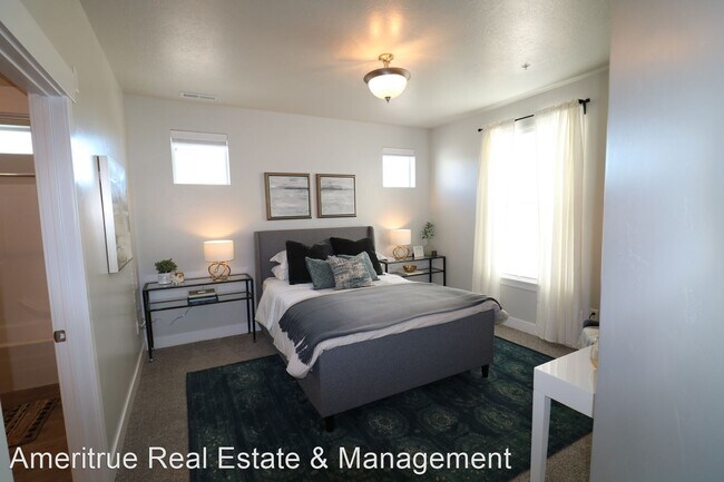 Foto del edificio - 3 br, 2 bath House - 109 W Silver Springs Dr