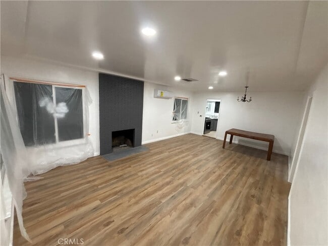 Building Photo - 656 W 33rd St