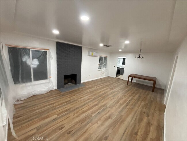 Foto del edificio - 656 W 33rd St