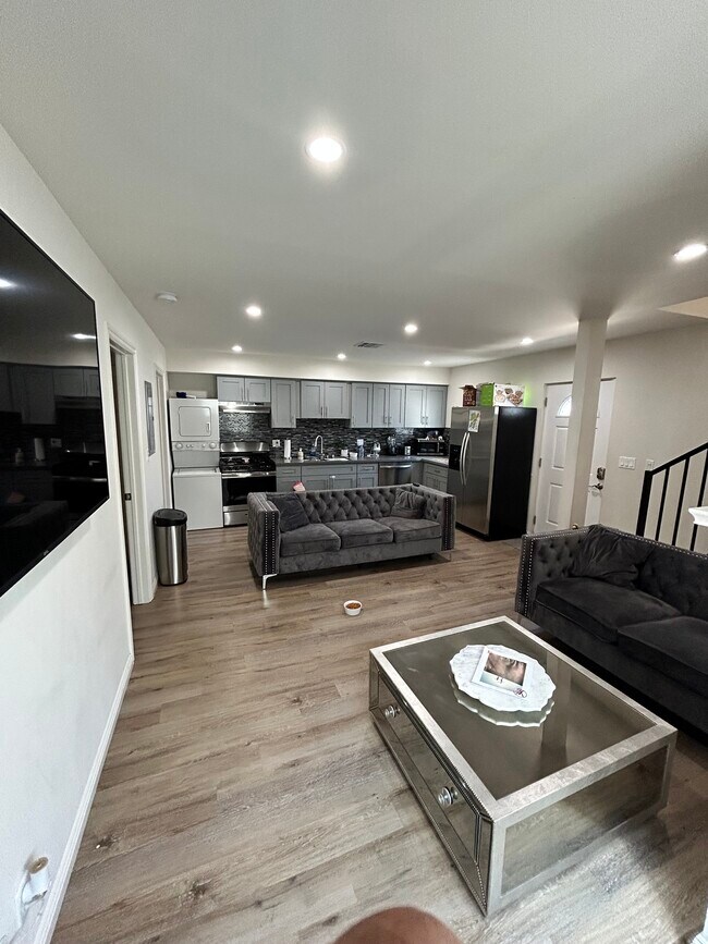 Foto del edificio - 6724 Nestle Ave