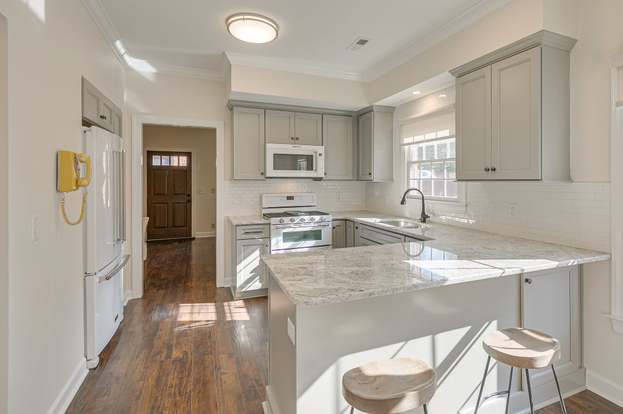 Nice - 228 4th Ave N