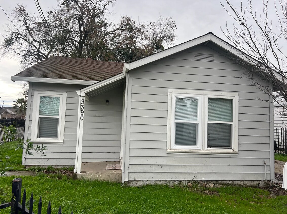 Photo - 3390 16th Ave (Sacramento, CA)