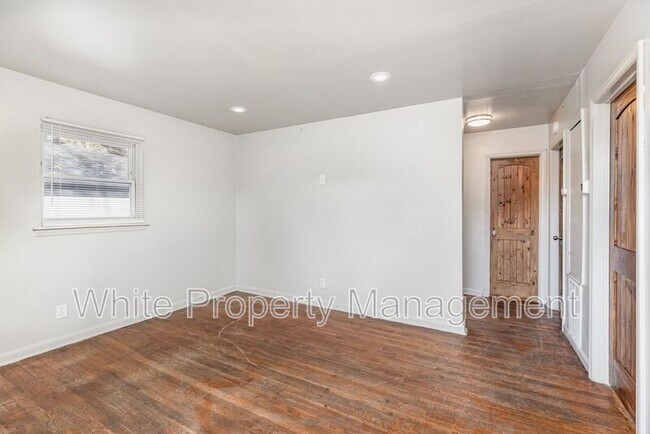 Foto del edificio - 2317 Julia Ave