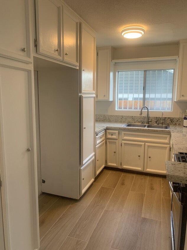 Kitchen - 1812 Mariposa Ave