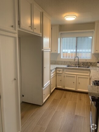 Kitchen - 1812 Mariposa Ave