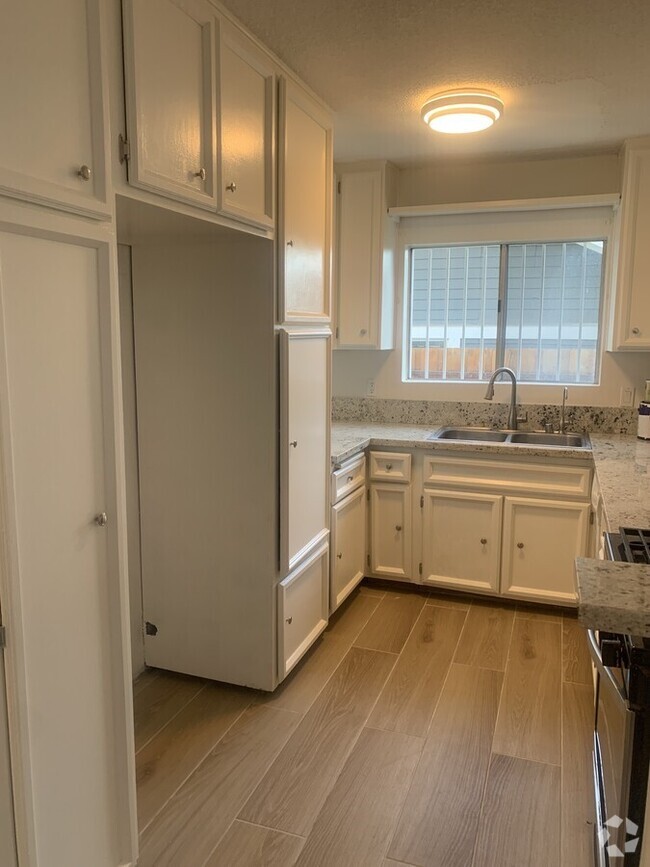 Kitchen - 1812 Mariposa Ave