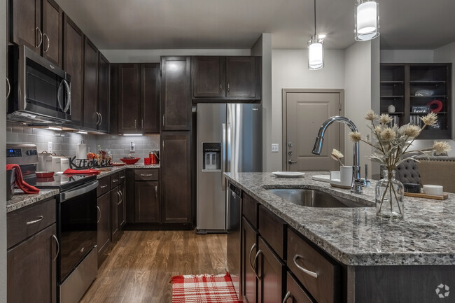 2BR, 2BA - 1014SF - Kitchen - Fordham at Harmony