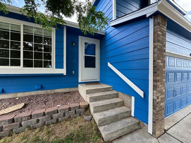 Building Photo - Nice 3 Bed 2 Bath Home Close to Ft Carson ...