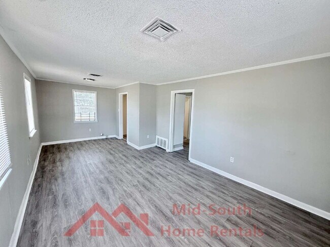 Foto del edificio - 566 Burlington Cir