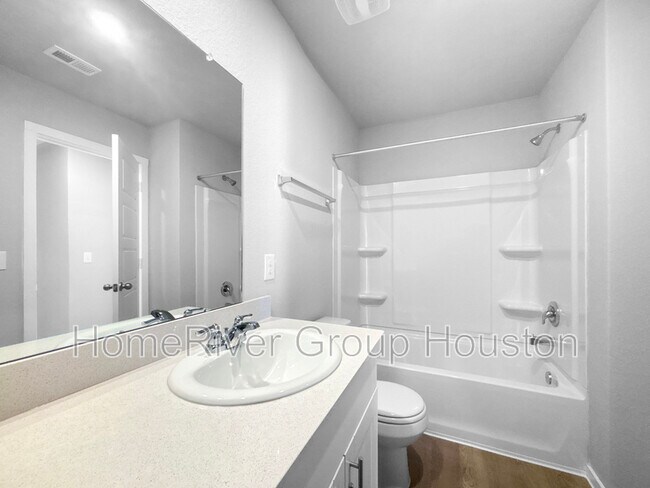 Foto del edificio - 632 Levine Ct