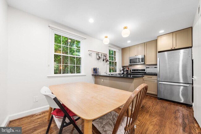 Foto del edificio - 2720 Ordway St NW