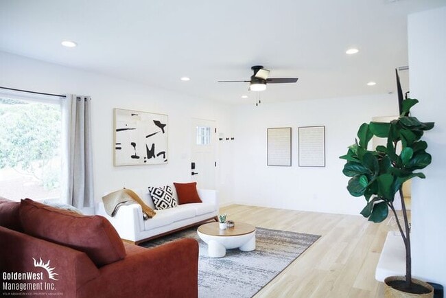 Foto del edificio - Stylish Updated 3Bdm 2Ba Upstairs Unit in the Heart of Old Town San Diego!