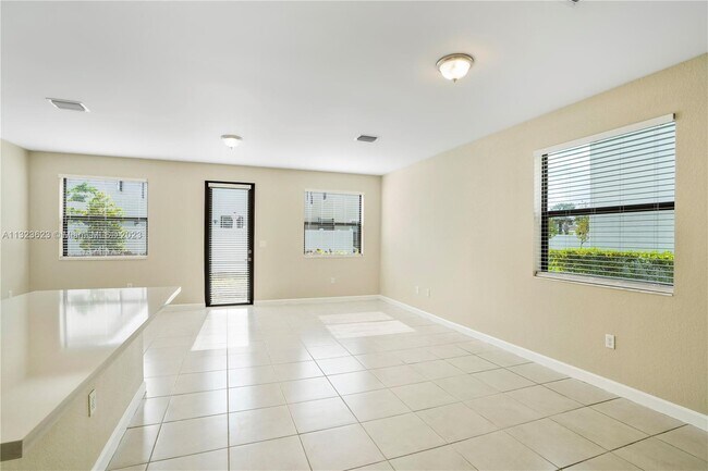 Foto del edificio - 3444 W 110th St
