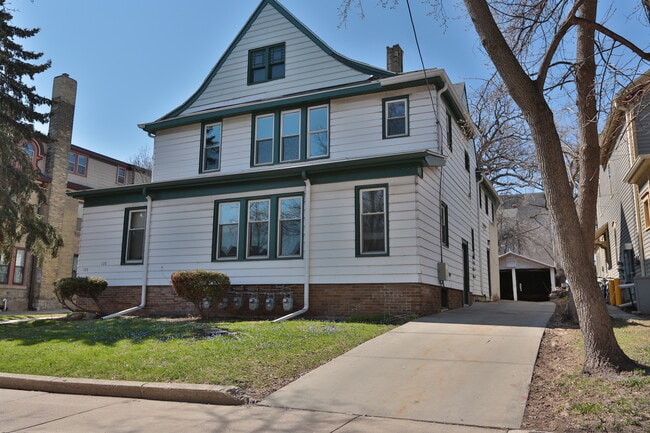 Building Photo - 128-130