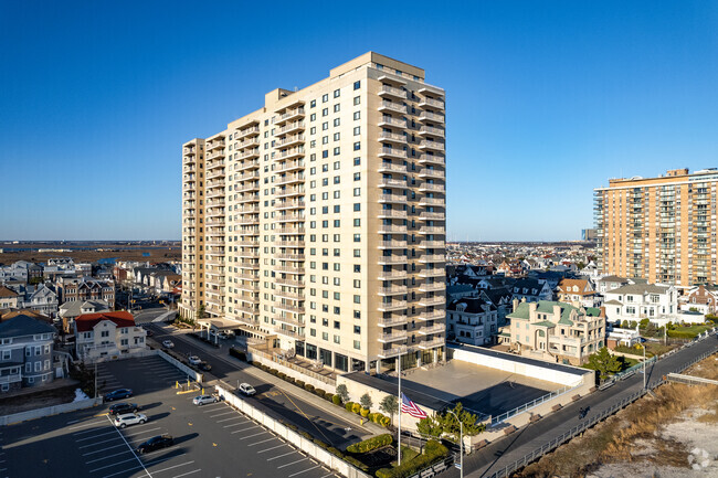 Building Photo - 5000 Boardwalk