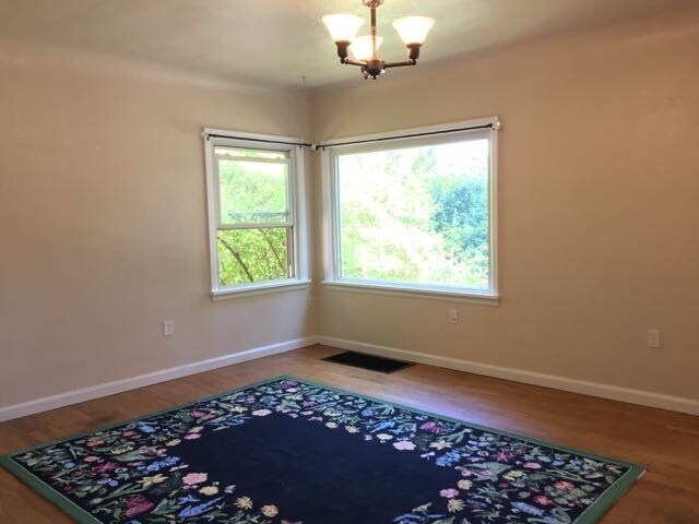 Foto del edificio - Charming Keyport home with Large Yard