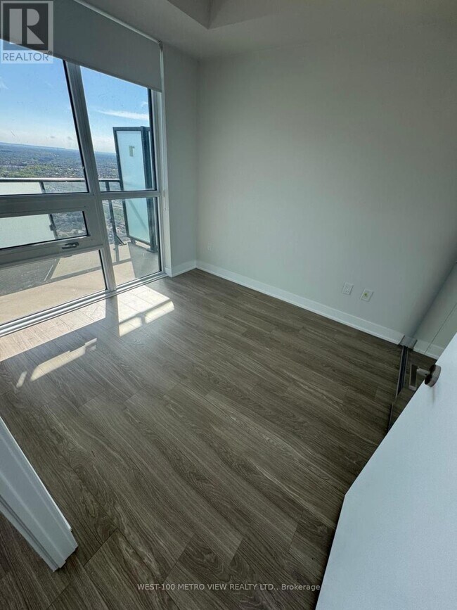 Building Photo - 430-3430 Square One Dr