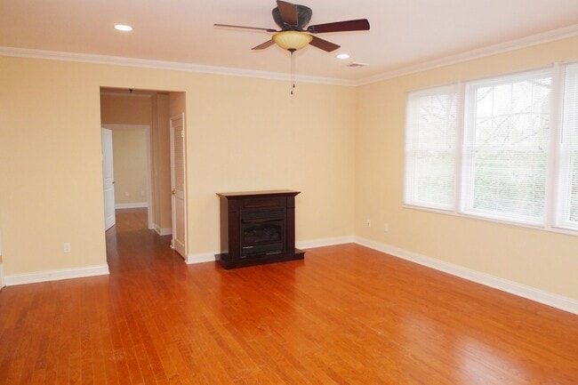 Building Photo - 22 Hemlock Lane