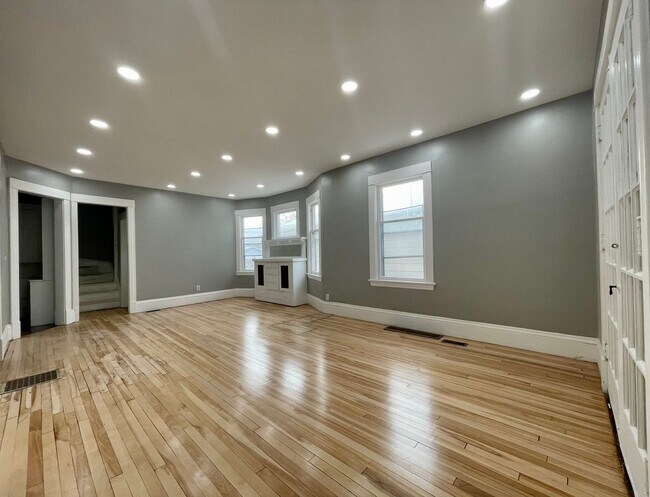 Foto del edificio - Spacious 4-bedroom 1.5 Bathroom Home in South Minneapolis!