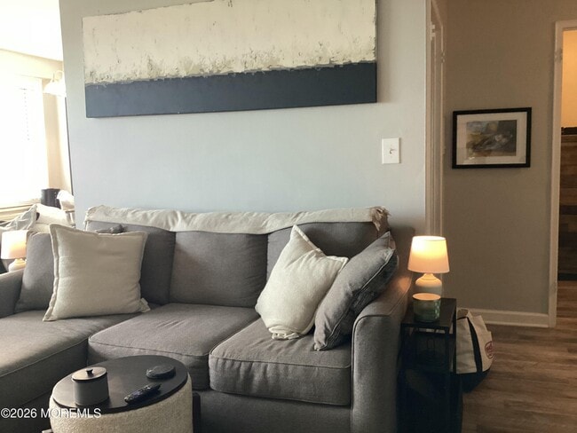 Foto del edificio - 28 Riverside Ave