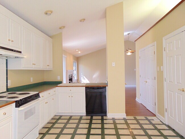 Building Photo - 103 Broad Oak Pl