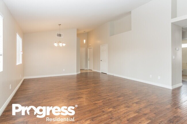 Building Photo - 4565 Savin Cir
