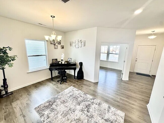 Building Photo - A stylish and modern single-family home wi...