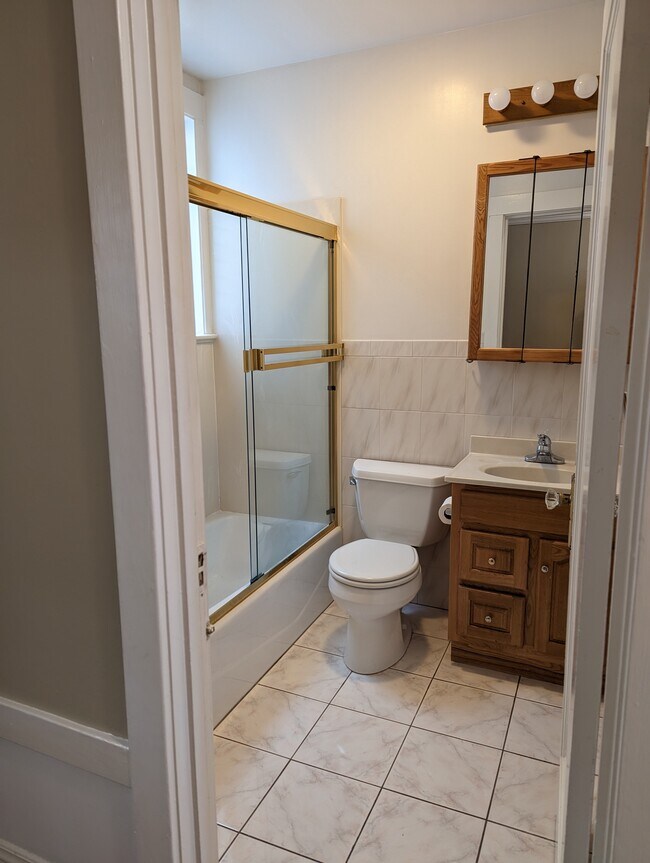 Building Photo - 712 15th Ave