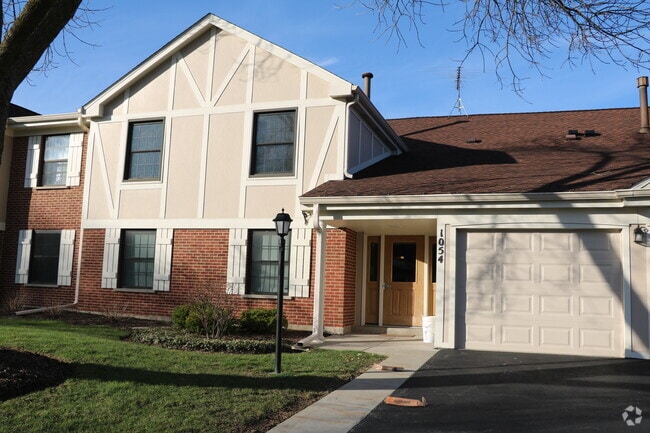 Building Photo - 1054 Deerpath Ct