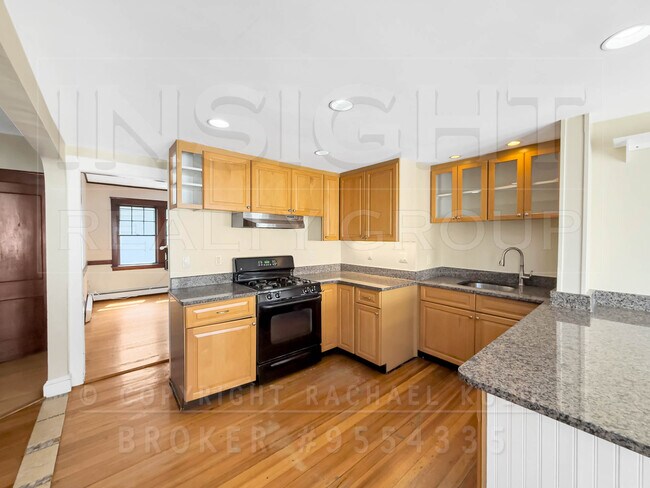 Building Photo - 61 Moraine St