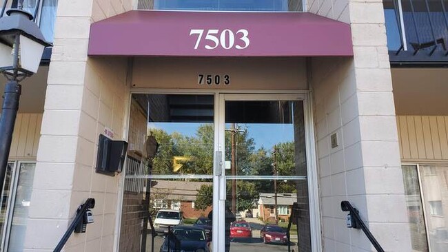 Building Photo - 7503 Riverdale Rd