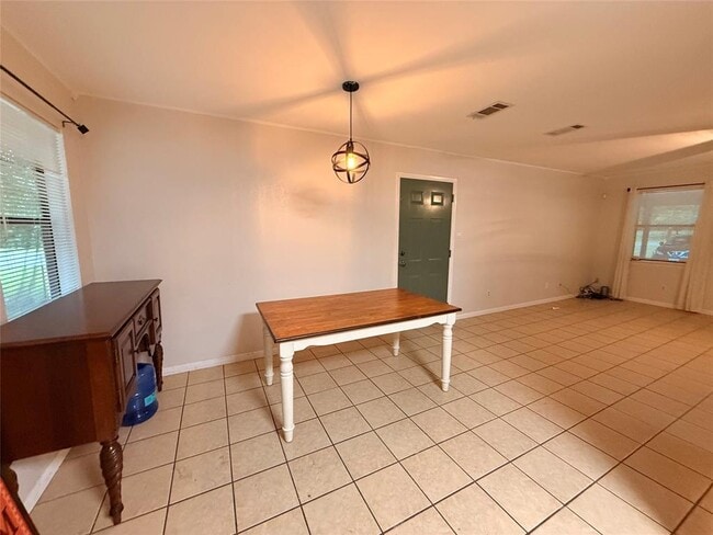 Building Photo - 121 Lba Dr