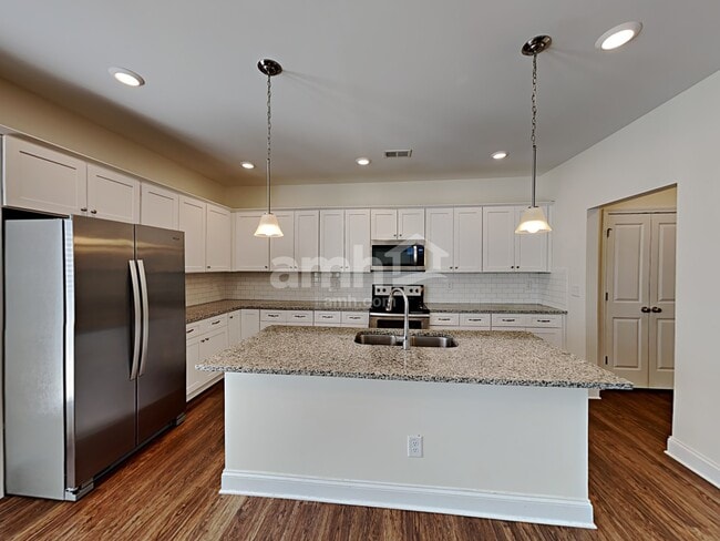 Building Photo - 513 Oscar Way