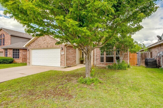 Building Photo - Amazing 3 Bed, 2 Bath Awaiting New Tenants- Burleson ISD- 76028