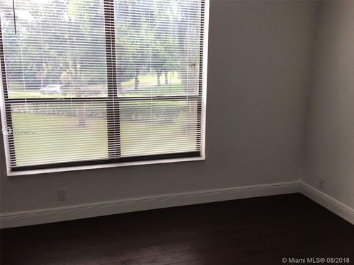Foto del edificio - 7950 W McNab Rd