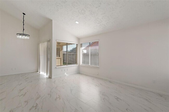 Foto del edificio - 14818 Gladewick Dr
