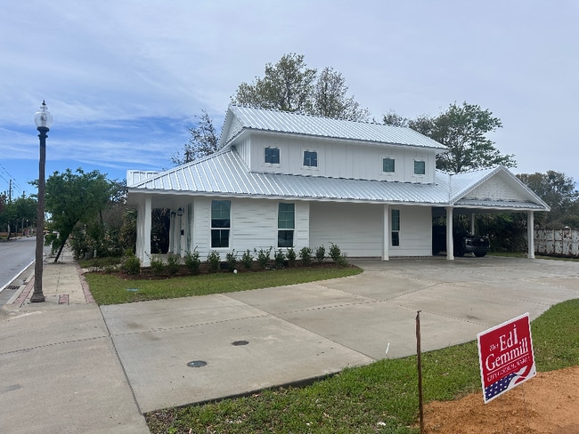 Photo - 546 Howard Ave House