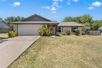 Building Photo - 705 Rosedale Dr